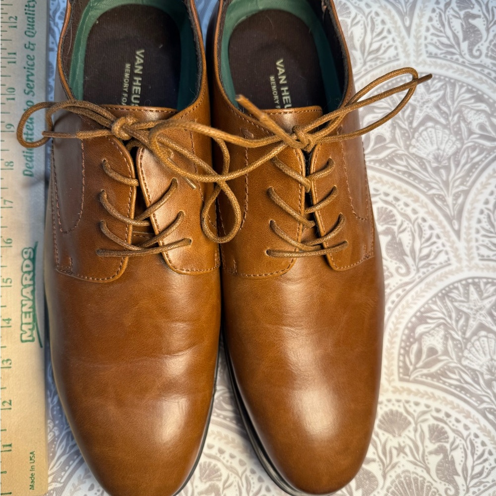 Van Heusen Men's Tan Leather Oxfords